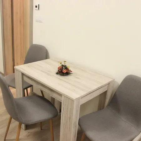 Element Airport Apartment *